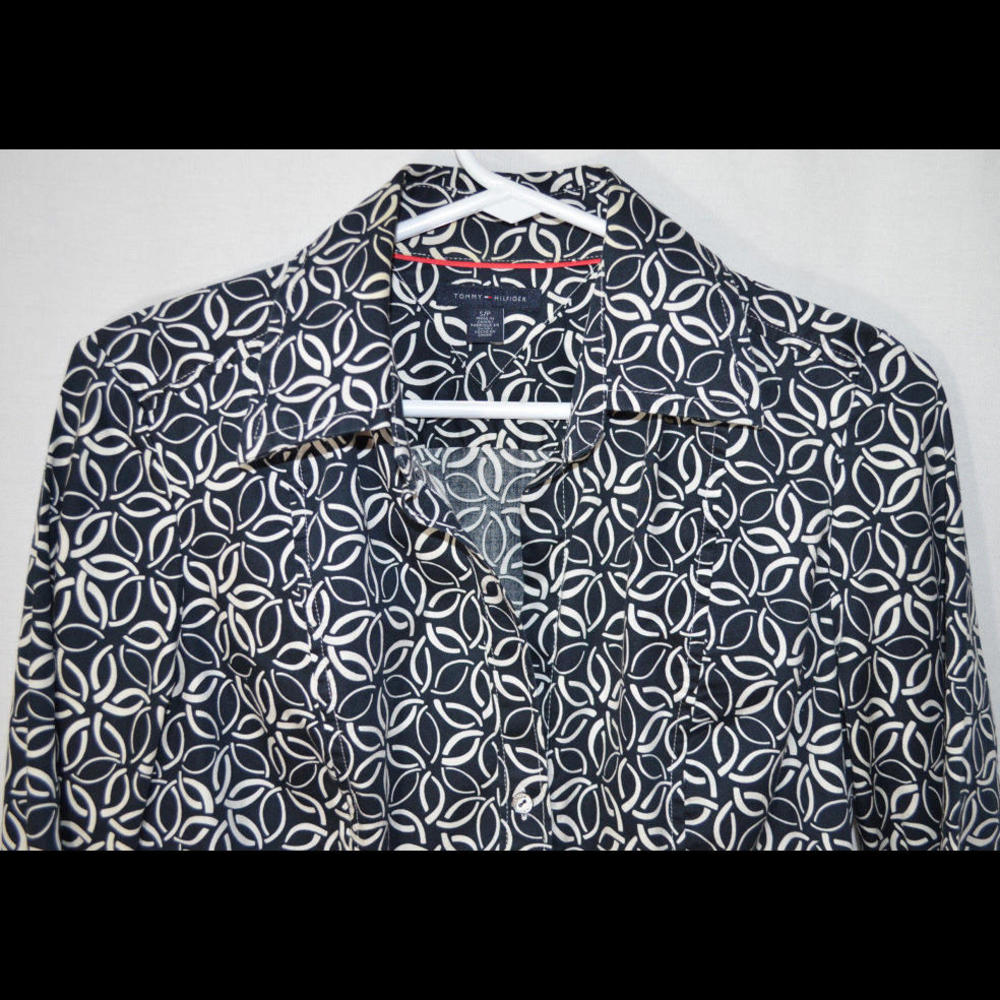 Tommy Hilfiger Fitted Blouse Black/White Pattern Y-Neck Button Front LS Womens S